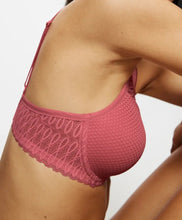 Load image into Gallery viewer, TRIUMPH LINGERIE <BR>
Aura Spotlight Wired padded bra <BR>
Strawberry Allure <BR>