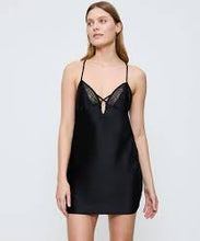 Load image into Gallery viewer, TRIUMPH <BR>
A Weekend to Remember Chesise <BR>
Peach or Black available <BR>