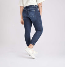 Load image into Gallery viewer, MAC <BR>
Dream Chic Jeans <BR>
Denim<BR>