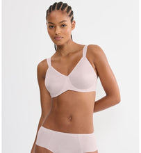 Load image into Gallery viewer, TRIUMPH <BR>
Essential Minimiser Underwire Bra <BR>
Tender Pink <BR>