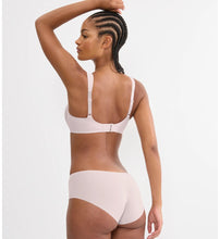 Load image into Gallery viewer, TRIUMPH <BR>
Essential Minimiser Underwire Bra <BR>
Tender Pink <BR>