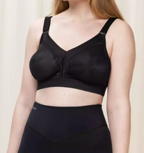 Load image into Gallery viewer, TRIUMPH <BR>
Triaction Workout Non-Wired Bra <BR>
White and Black <BR>
