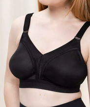 Load image into Gallery viewer, TRIUMPH <BR>
Triaction Workout Non-Wired Bra <BR>
White and Black <BR>