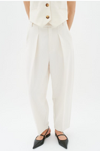 Load image into Gallery viewer, INWEAR<BR>
Zoma Barrell Trousers<BR>
Vanilla<BR>