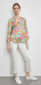 GERRY WEBER<BR>
Flowing Blouse with a Notch Neckline<BR>
Multi/503<BR>
