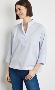 GERRY WEBER<BR>
3/4 Sleeve Blouse with Popping Pleats<BR>
Blue/White<BR>