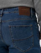 Load image into Gallery viewer, BRAX<BR>
Cadiz Straight Regular Jeans<BR>
Denim<BR>