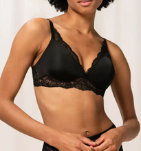 Load image into Gallery viewer, TRIUMPH<BR>
Amourette Charm Bralette<BR>
White, Black<BR>