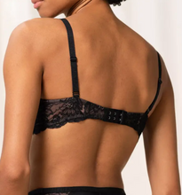 Load image into Gallery viewer, TRIUMPH<BR>
Amourette Charm Bralette<BR>
White, Black<BR>