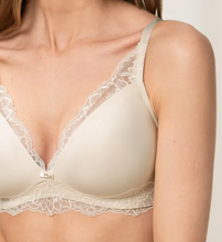 Load image into Gallery viewer, TRIUMPH<BR>
Amourette Charm Bralette<BR>
White, Black<BR>
