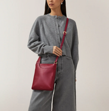Load image into Gallery viewer, RADLEY LONDON<BR>
Saddle Brown Crossbody Wallet Pockets Icon Bag<BR>
Cranberry<BR>