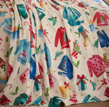 Load image into Gallery viewer, CATHERINE LANSFIELD<BR>
Christmas Jumper Throw<BR>
130x170<BR>
