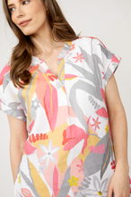 Load image into Gallery viewer, DOLCEZZA<BR>
Floral V-Neck Buttoned Top<BR>