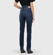 Load image into Gallery viewer, MAC <BR>
Melanie Straight leg Jean <BR>
Black, Dark wash Denim <BR>