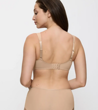 Load image into Gallery viewer, TRIUMPH<BR>
Essential Minimizer Smooth Bra<BR>
Black, Skin<BR>