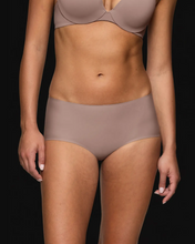 Load image into Gallery viewer, TRIUMPH<BR>
Body MakeUp Ilusion Shorty Brief<BR>
Peach, Chocolate<BR>