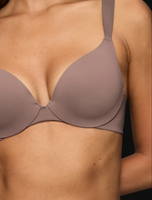 Load image into Gallery viewer, TRIUMPH LINGERIE <BR>
Body Make-Up Illusion Wired padded bra <BR>
Powder Peach, Chocolate <BR>