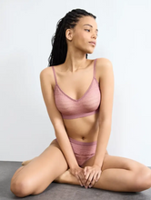 Load image into Gallery viewer, SLOGGI<BR>
Evolve Lace Non Wire Bra<BR>
Blue, Pink<BR>