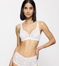 Load image into Gallery viewer, TRIUMPH<BR>
Amourette Wired Bra<BR>
White, Skin, Black<BR>