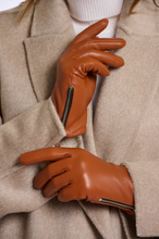 Load image into Gallery viewer, RINO AND PELLE<BR>
Giske Leather Gloves<BR>
Black, Brown<BR>