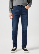 Load image into Gallery viewer, WRANGLER<BR>
Greensboro Jeans<BR>
Wild Horse<BR>