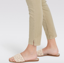 Load image into Gallery viewer, MAC JEANS<BR>
Dream Summer Jeans<BR>
Blue, Beige<BR>