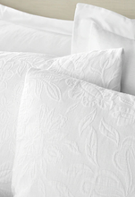 Load image into Gallery viewer, BIANCA HOME<BR>
Fleur Matelasse Duvet Set<BR>
White<BR>