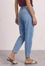 Load image into Gallery viewer, STREET ONE<BR>
High Waist Barrel Jeans in a Loose Fit<BR>
Blue<BR>