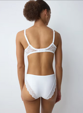 Load image into Gallery viewer, TRIUMPH<BR>
Amourette WP Underwire Bra<BR>
Skin, White<BR>