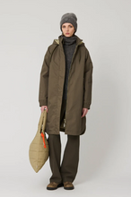 Load image into Gallery viewer, TANTA<BR>
Hielo Outerwear<BR>
Sea Turtle<BR>