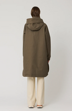 Load image into Gallery viewer, TANTA<BR>
Hielo Outerwear<BR>
Sea Turtle<BR>