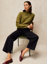 Load image into Gallery viewer, WHITE STUFF<BR>
Tia Wide Leg Jeans<BR>
Black<BR>
