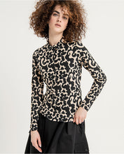 Load image into Gallery viewer, SURKANA &lt;BR&gt;
Stretch and printed fitted elastic shirt  &lt;BR&gt;
Black &amp; Cream &lt;BR&gt;
