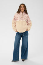 Load image into Gallery viewer, CULTURE <BR>
CUaiko Fleece jacket <BR>
Cream <BR>