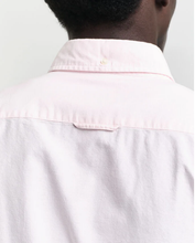 Load image into Gallery viewer, GANT <br>
Slim Classic Oxford shirt <br>
Blue(445) , Pink (662)