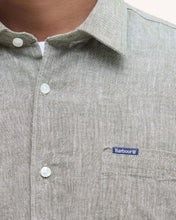 Load image into Gallery viewer, BARBOUR <BR>
Nelson Regular Short-Sleeved Shirt <BR>
Lead colour