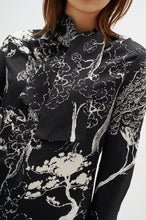 Load image into Gallery viewer, INWEAR<BR>
Nellly Blouse<BR>
Black or Cream<BR>