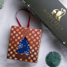 Load image into Gallery viewer, SWOLE PANDA <BR>
Men's Snowflake Bamboo Socks <BR>
Navy <BR>