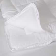 Load image into Gallery viewer, FINE BEDDING COMPANY <BR>
Dual Layer Mattress Topper <BR>