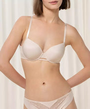 Load image into Gallery viewer, TRIUMPH <BR>
Vivid Spotlight, Wired, Padded Bra <BR>
Skin <BR>