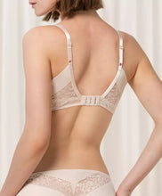 Load image into Gallery viewer, TRIUMPH <BR>
Vivid Spotlight, Wired, Padded Bra <BR>
Skin <BR>
