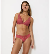 Load image into Gallery viewer, TRIUMPH LINGERIE &lt;BR&gt;
Aura Spotlight Wired padded bra &lt;BR&gt;
Strawberry Allure &lt;BR&gt;

