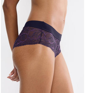 TRIUMPH<BR>
Makeup Illusion Lace Shorty<BR>
Ivory & Purple<BR>