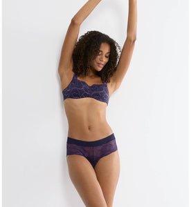 TRIUMPH<BR>
Makeup Illusion Lace Shorty<BR>
Ivory & Purple<BR>