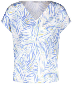 GERRY WEBER<BR>
Patterned Short Sleeve Shirt with Material Patch<BR>
Blue/White<BR>