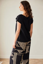 Load image into Gallery viewer, PERUZZI <BR>
3D Flower Top <BR>
Black <BR>
