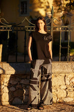 Load image into Gallery viewer, PERUZZI <BR>
3D Flower Top <BR>
Black <BR>
