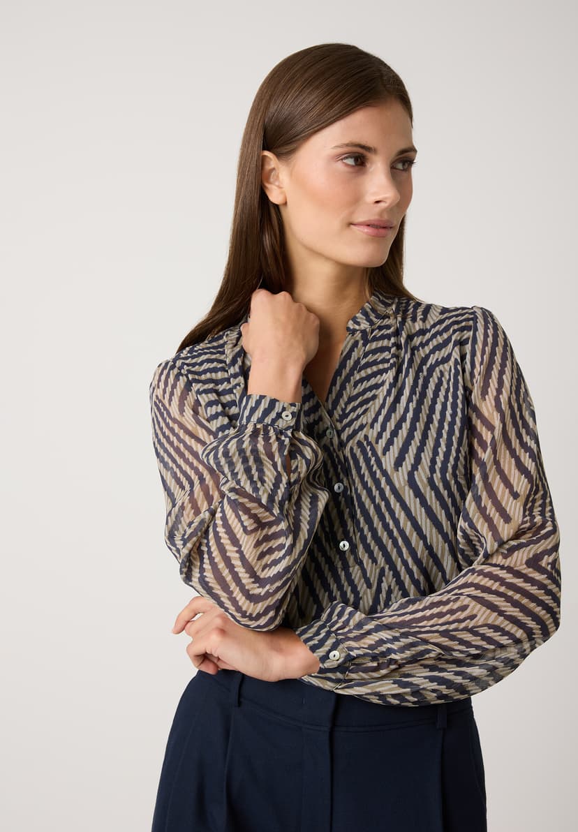 MORE & MORE <BR>
Chiffon blouse with print <BR>
Mink & Navy <BR>