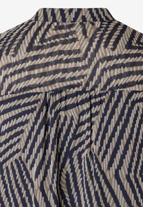 MORE & MORE <BR>
Chiffon blouse with print <BR>
Mink & Navy <BR>