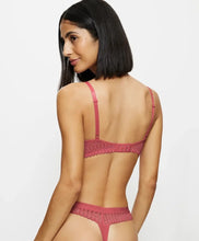 Load image into Gallery viewer, TRIUMPH LINGERIE &lt;BR&gt;
Aura Spotlight Wired padded bra &lt;BR&gt;
Strawberry &lt;BR&gt;
